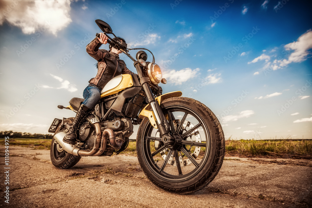Obraz premium Biker girl on a motorcycle