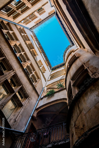 Cours d'immeubles dans le quartier Saint-Jean du Vieux Lyon