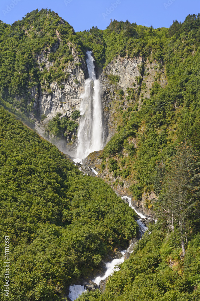 Obraz premium Dramatic Falls on a Ocean Fjord