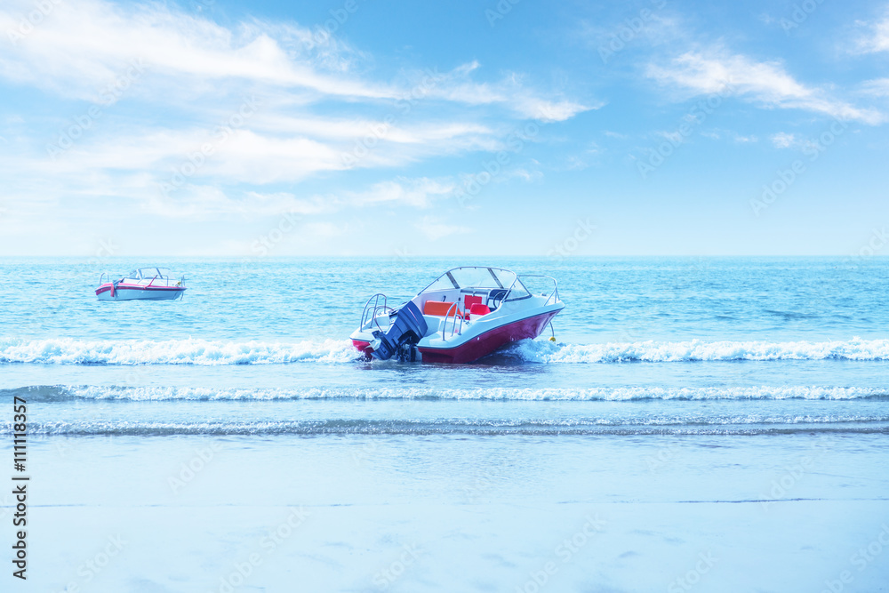 Fototapeta premium speedboat on qingdao beach