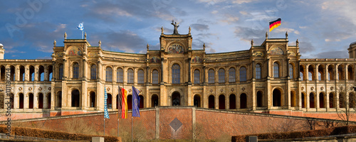 Obraz na płótnie Landtag Maximilianeum Bayern sehenswürdigkeiten Münchner Parlament des Freistaats hochauflösend Panorama HD w salonie