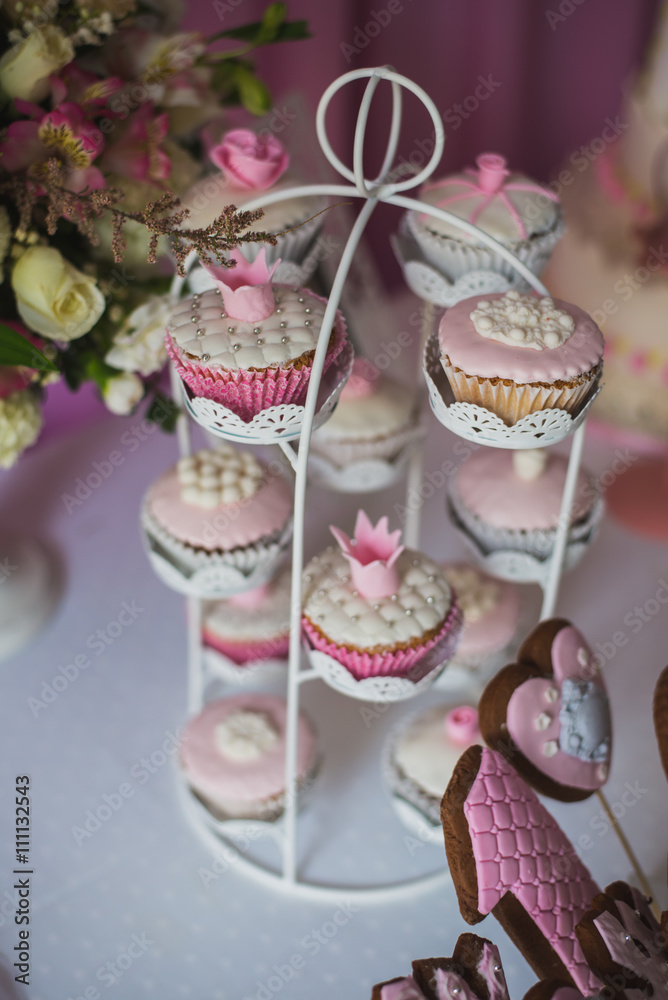 Cupcakes with sweet crown Cupcakes with sweet crown