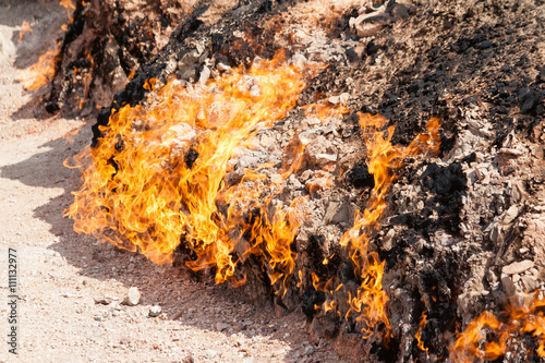 Billede på lærred Yanar Dag - burning mountain. Azerbaijan. closeup