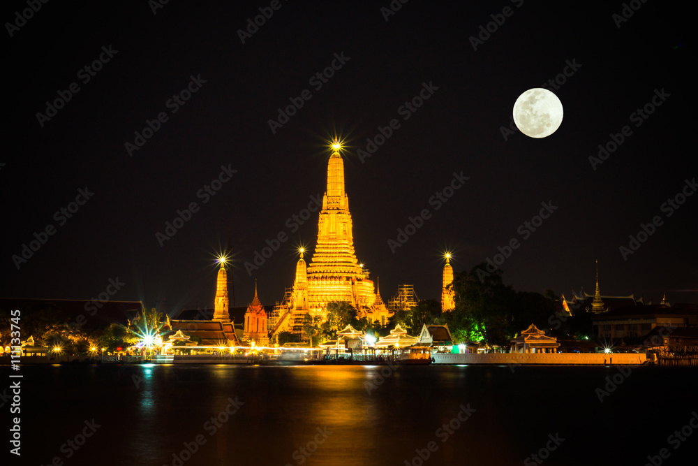Wat Arun at night. The famous attractions of Thailand. Thailand'
