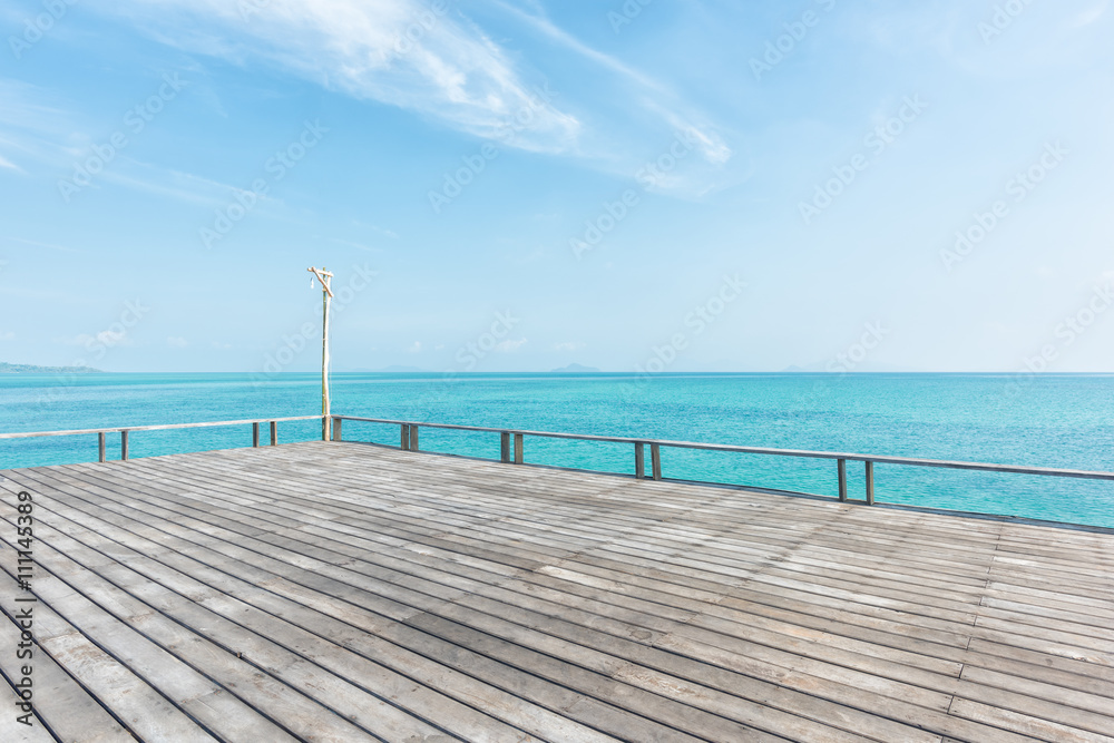 Obraz premium wooden floor with beautiful ocean and blue sky scenery