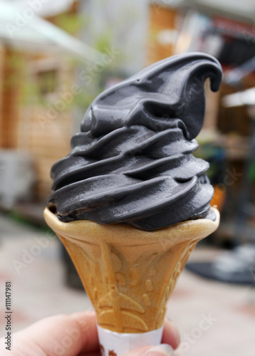 黒いソフトクリーム