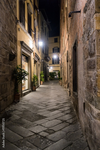 Small streets at night in Lucca © Frankix