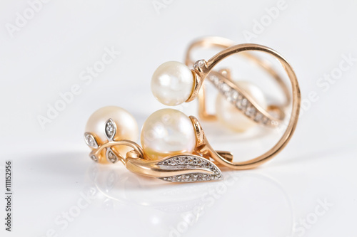 Elegant gold rings and gold earrings with pearls