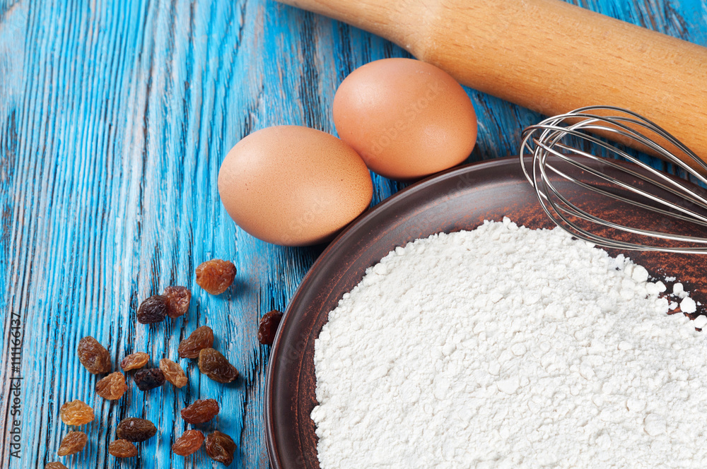 Eggs, flour and raisins Eggs, flour and raisins