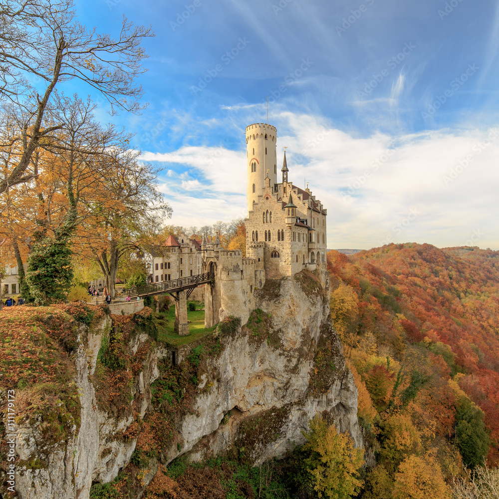Schloss Lichtenstein im Herbst