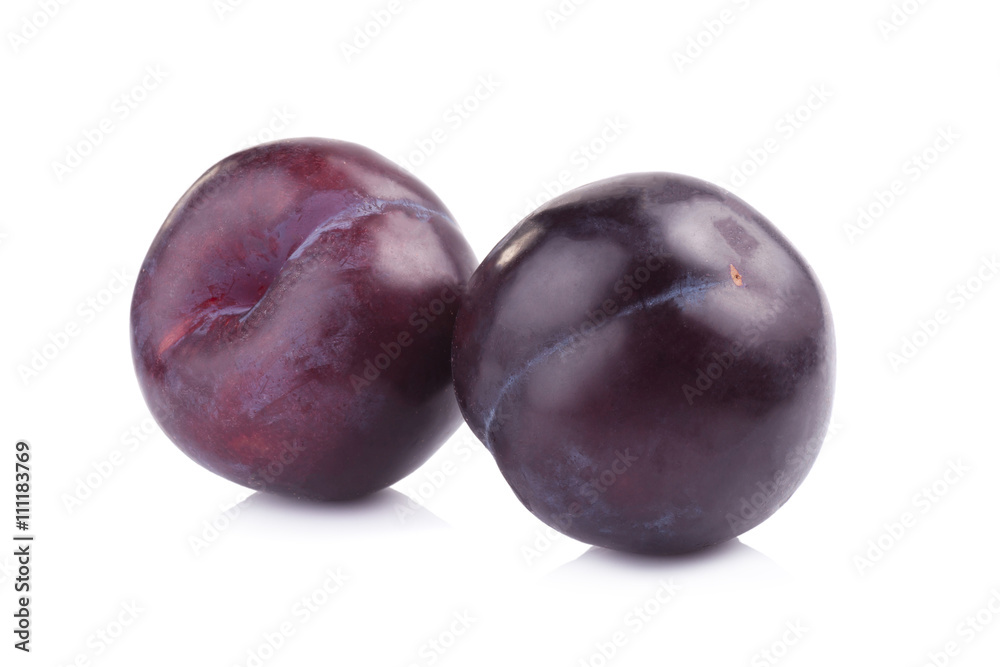 Fototapeta premium plums isolated on white background