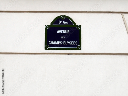 Paryż - tablica z nazwą ulicy Avenue des Champs-Elysees