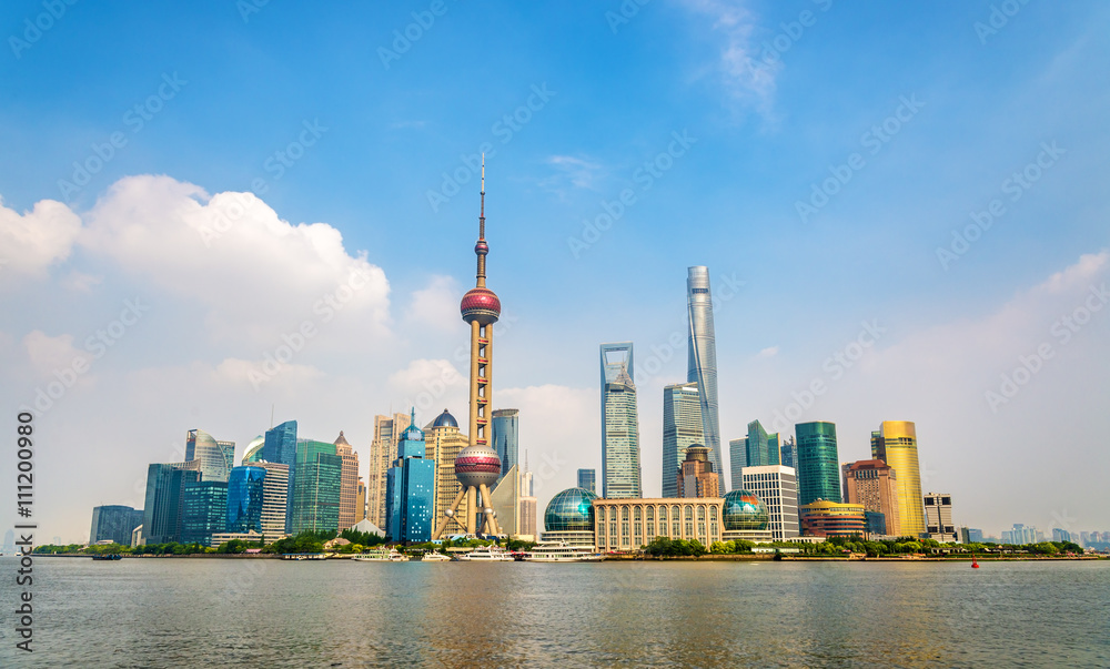 Naklejka premium Shanghai skyline above the Huangpu River