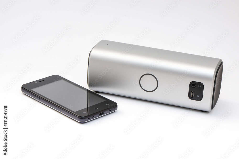 Wireless speaker connected to mobile phone - wireless mobile tec Wireless speaker connected to mobile phone - wireless mobile tec