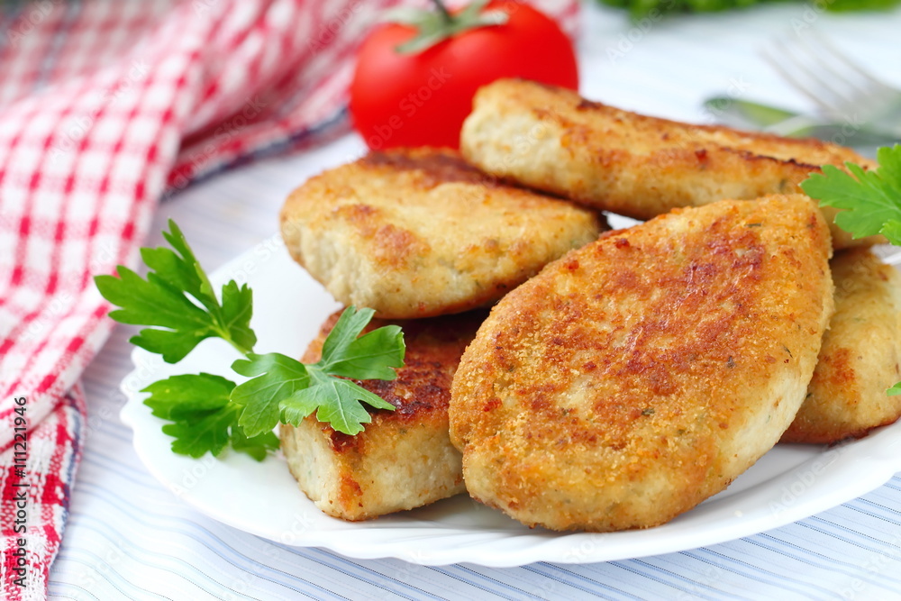 Fried cutlets with fresh vegetables