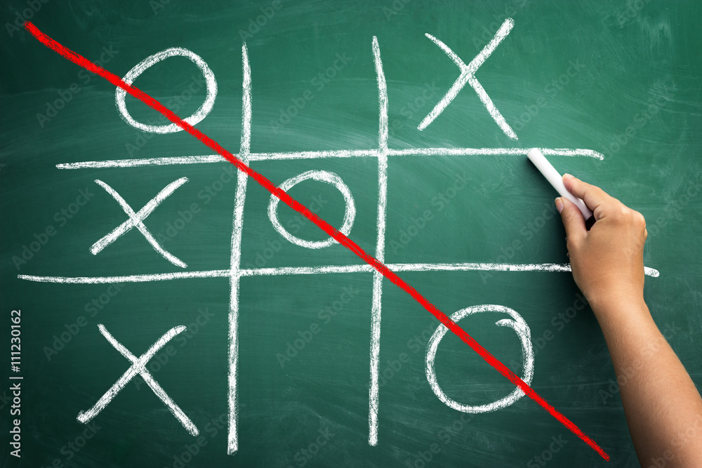 Fotografie Tic tac toe game drawn on chalkboard