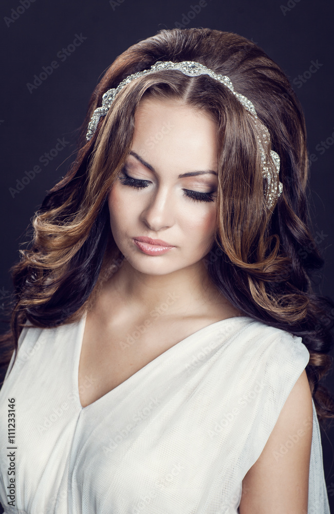 Fototapeta premium portrait of a girl on black background