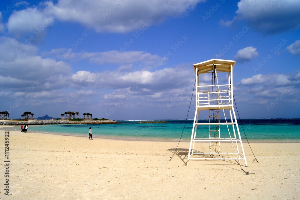 沖縄のエメラルドビーチ