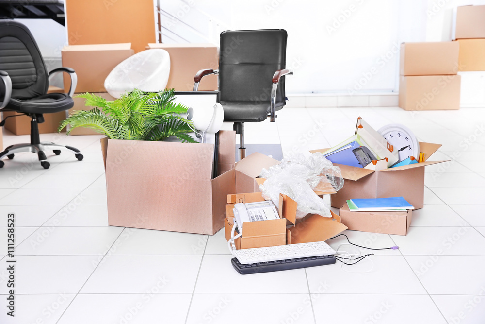 Naklejka premium Move concept. Unpacking cardboard boxes in a new office