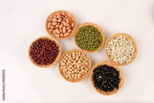 Job's tears, Soy beans, Red beans, black beans, Peanut, pine nut, Almond and green beans with the health benefits of whole grains.