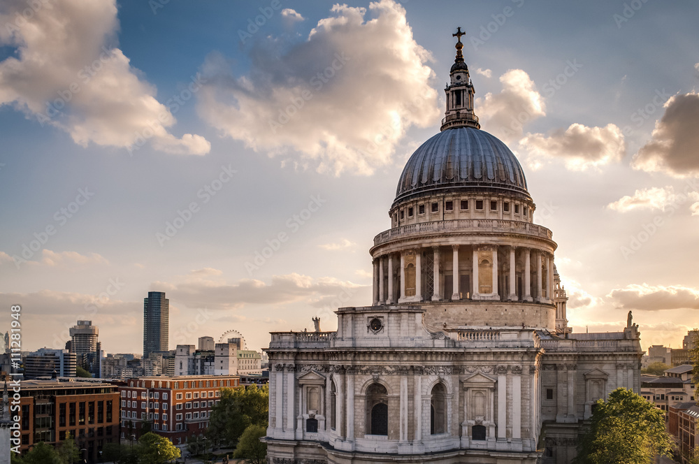 Fototapeta premium St Paul’s cathedral at sunset in London, England