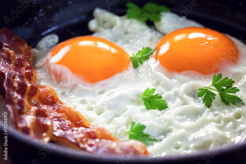 Fényképezés Tasty breakfast with fried eggs and bacon