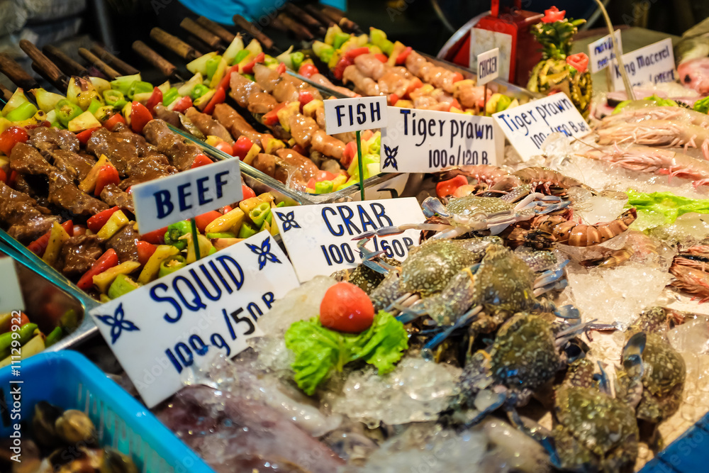 Obraz premium Fresh seafood on ice for sell
