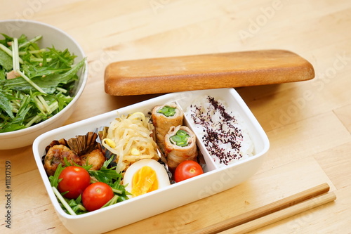 手作りのお弁当 弁当箱 オーガニック ランチ 料理 お昼ごはん / Home cooked bento lunch box with organic meals