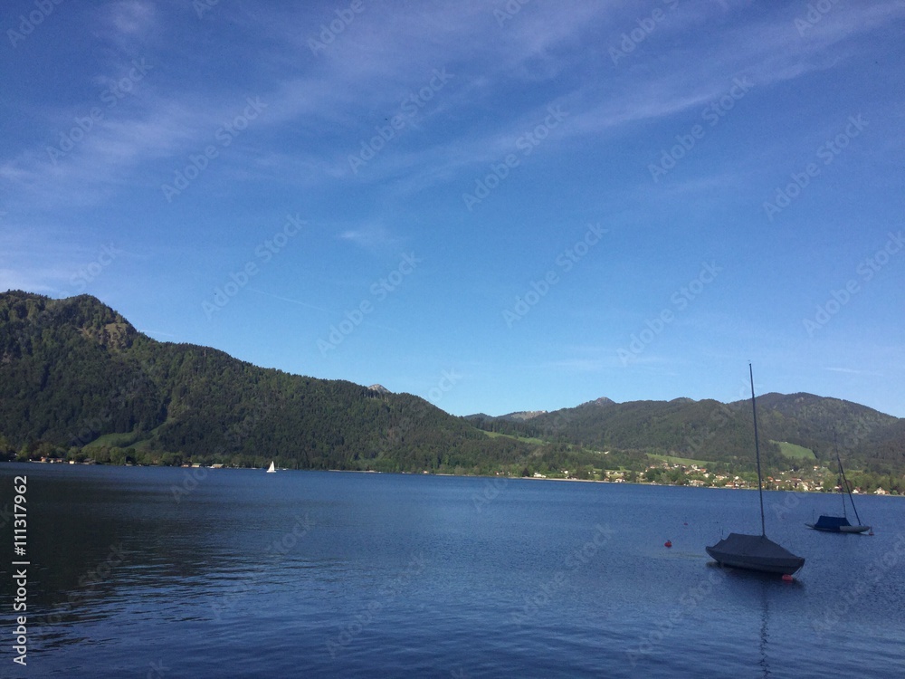 hobbysegelboot in einem see