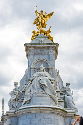 London, the Victoria Queen monument in front of Buckingham palace