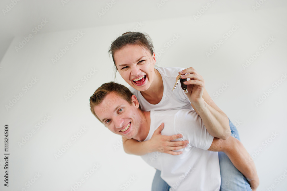 Fototapeta premium Young couple holding a key