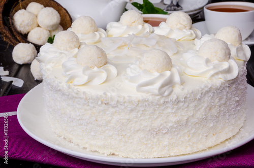 Vanilla layer cake with coconut