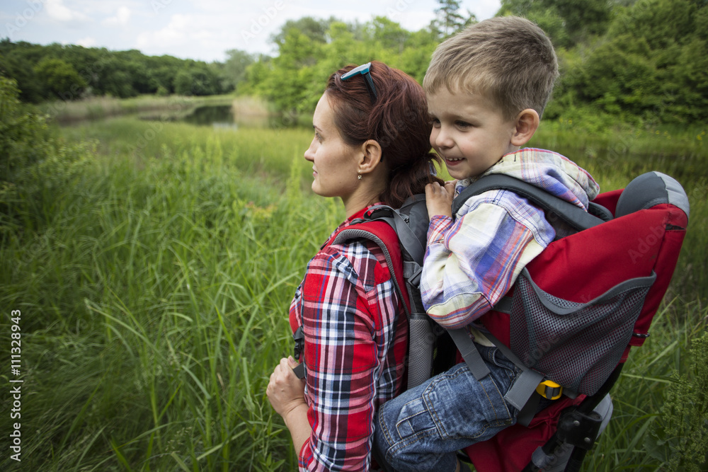 Fototapeta premium Mom with a child walking in the mountains.