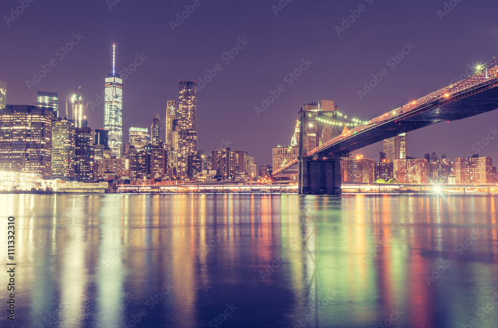 Fototapeta premium Downtown Manhattan Skyline mit Brooklyn Bridge, vintage
