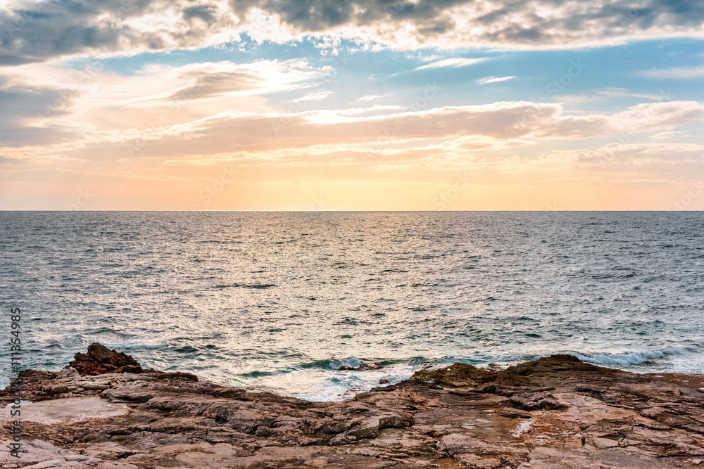 Fototapeta premium Beautiful landscape with sea and clouds