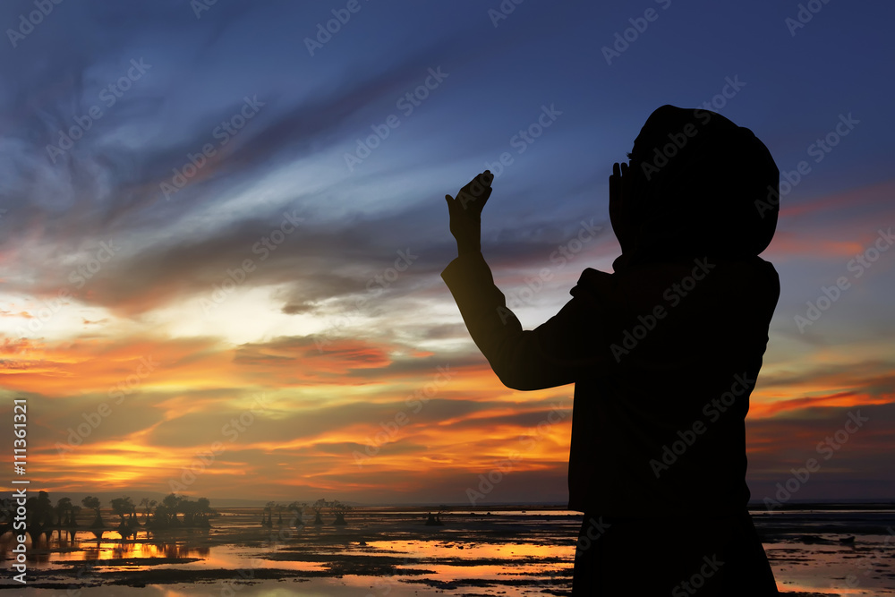 Fototapeta premium Silhouette of woman praying