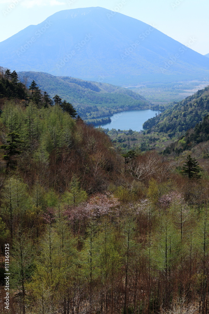 Fototapeta premium 奥日光 金精峠からの男体山と湯の湖