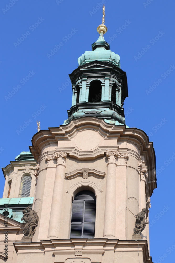 Clocher de l’église Saint-Nicolas de Mala Strana à Prague