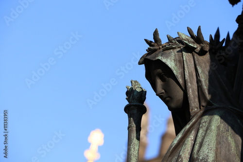 Statue ancienne à Prague représentant une allégorie de la loi photo