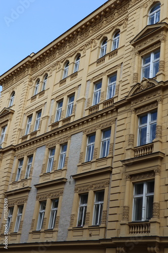 Façade d’immeuble classique à Prague © Hagen411