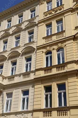 Façade d’immeuble classique à Prague