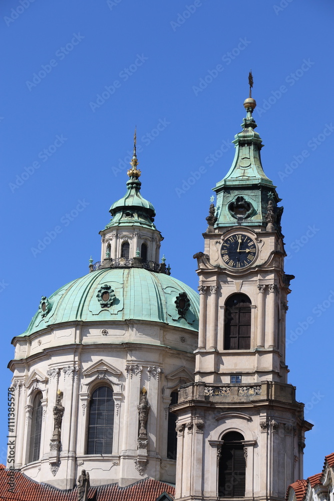 Coupole et dôme de l'église Saint-Nicolas de Mala Strana à Prague