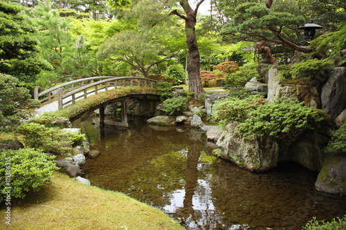 Jardin japonais avec pont à Kyoto, Japon