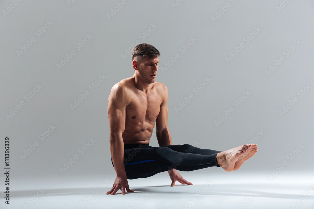 Obraz premium Fitness man doing yoga exercises