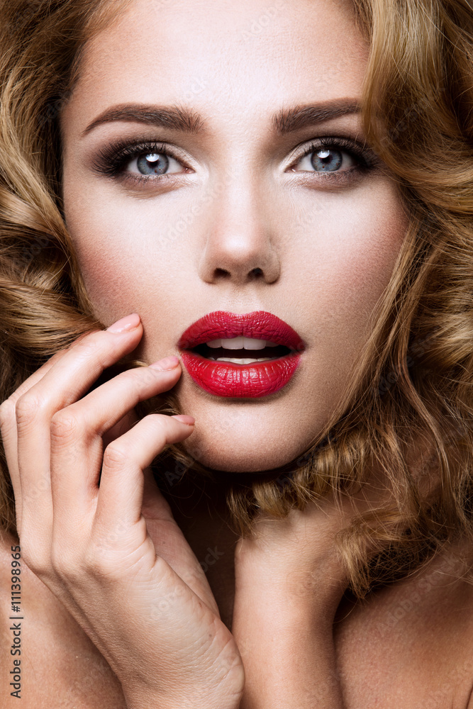 Glamour portrait of beautiful girl model with makeup and romantic wavy hairstyle. Fashion shiny highlighter on skin, sexy gloss lips make-up and dark eyebrows. Glamour portrait of beautiful girl model with makeup and romantic wavy hairstyle. Fashion shiny highlighter on skin, sexy gloss lips make-up and dark eyebrows.
