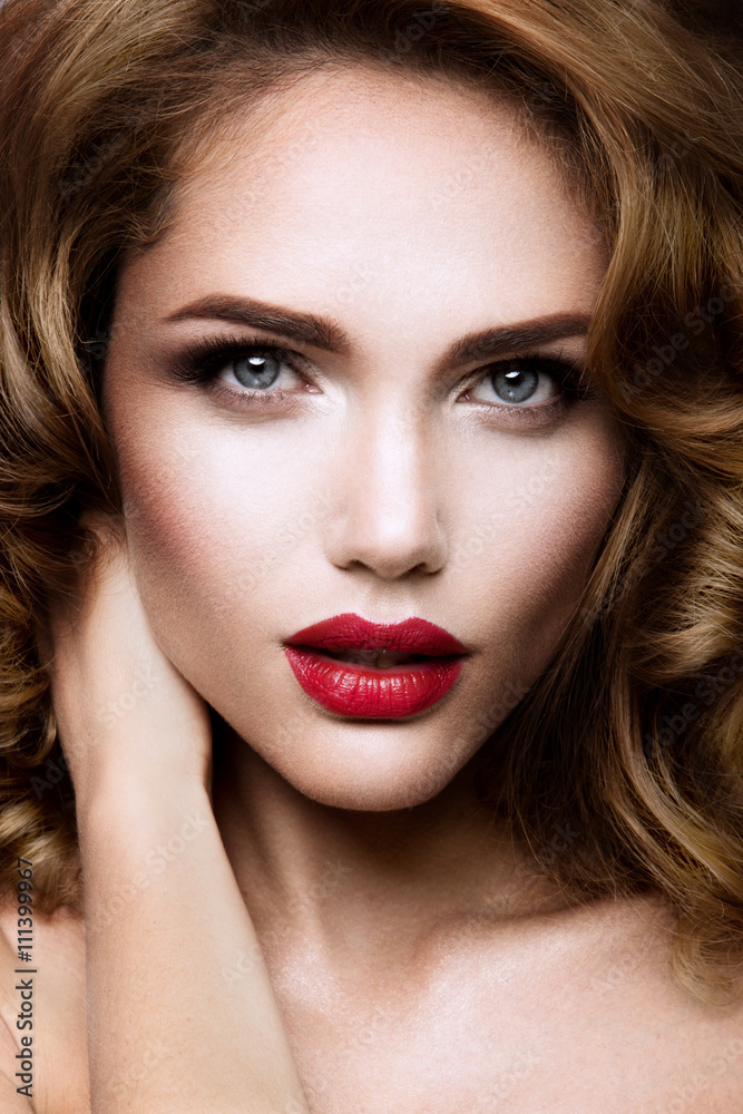 Glamour portrait of beautiful girl model with makeup and romantic wavy hairstyle. Fashion shiny highlighter on skin, sexy gloss lips make-up and dark eyebrows. Glamour portrait of beautiful girl model with makeup and romantic wavy hairstyle. Fashion shiny highlighter on skin, sexy gloss lips make-up and dark eyebrows.