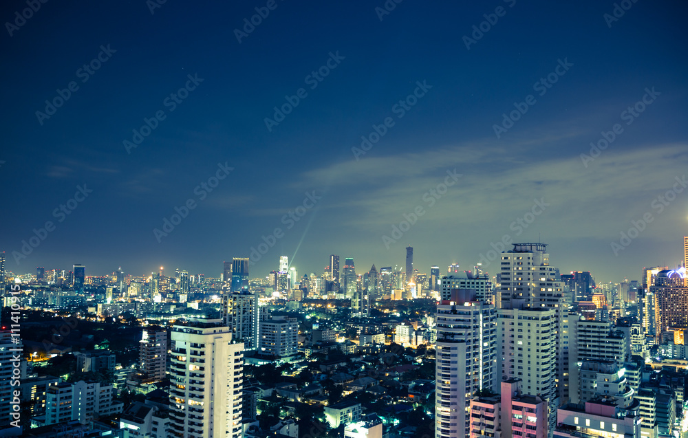 Bangkok skyline bei nacht panorama