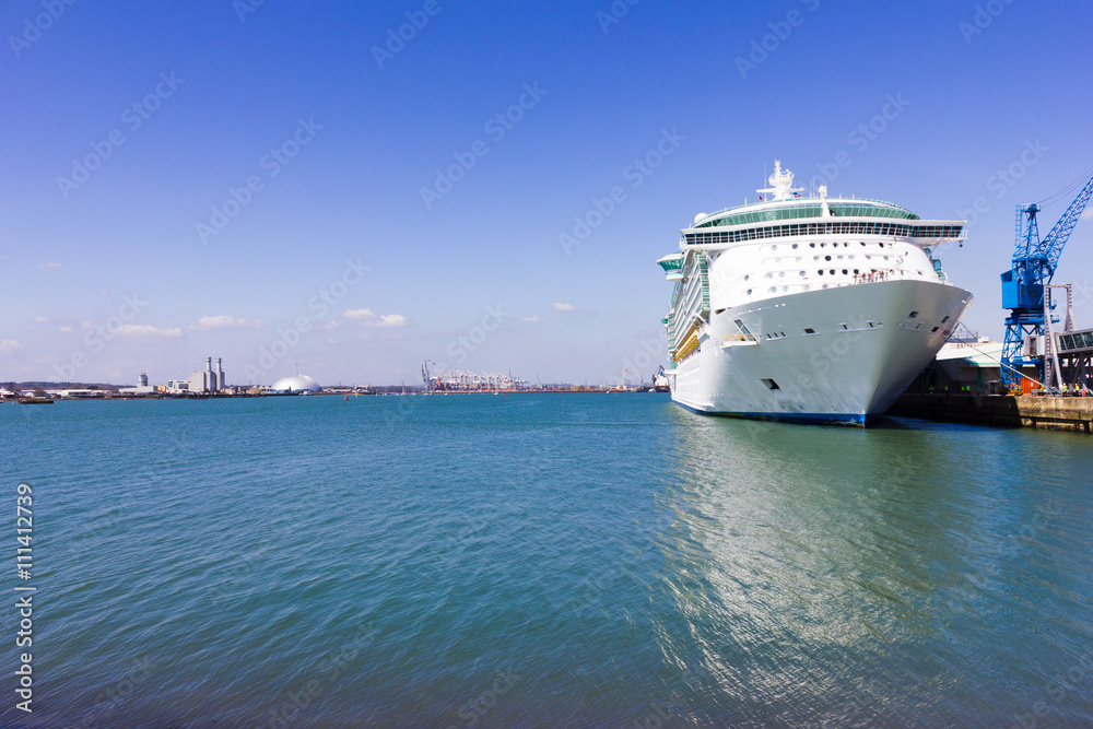 Independence of the Seas cruise ship leaving Southampton docks. Independence of the Seas cruise ship leaving Southampton docks.