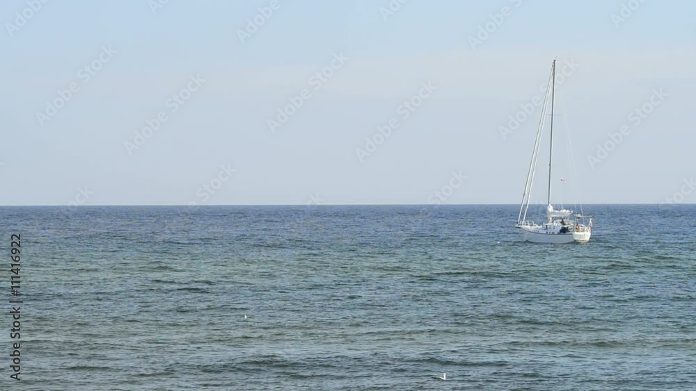 Segelschiff ankert in der Ostsee Segelschiff ankert in der Ostsee