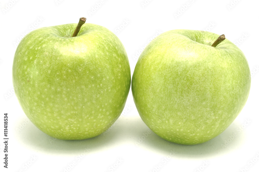 Яблоки на белом фоне крупным планом